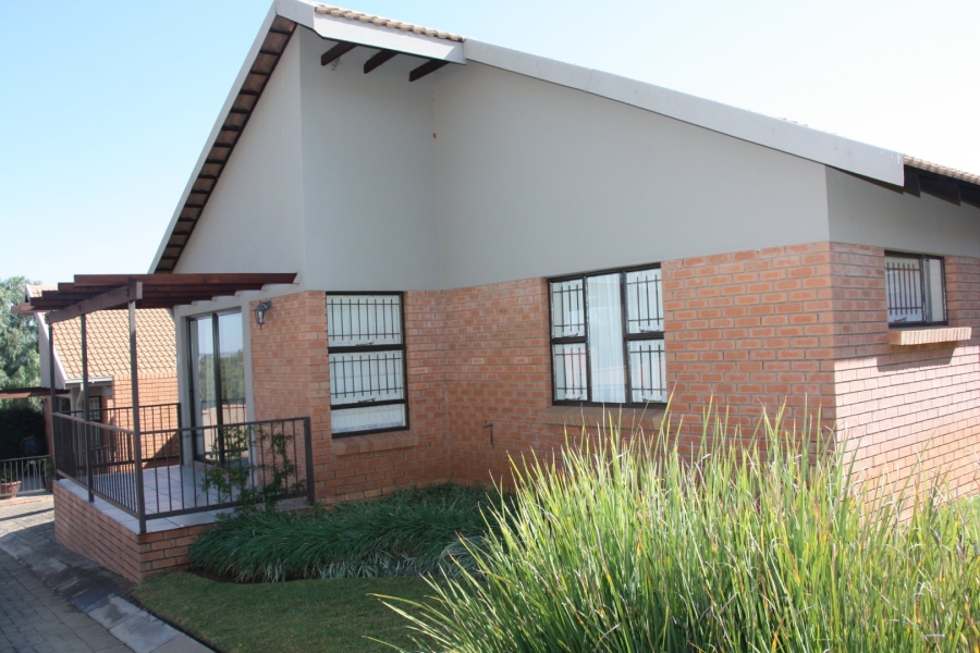2 Bedroom Property for Sale in Langenhovenpark Free State